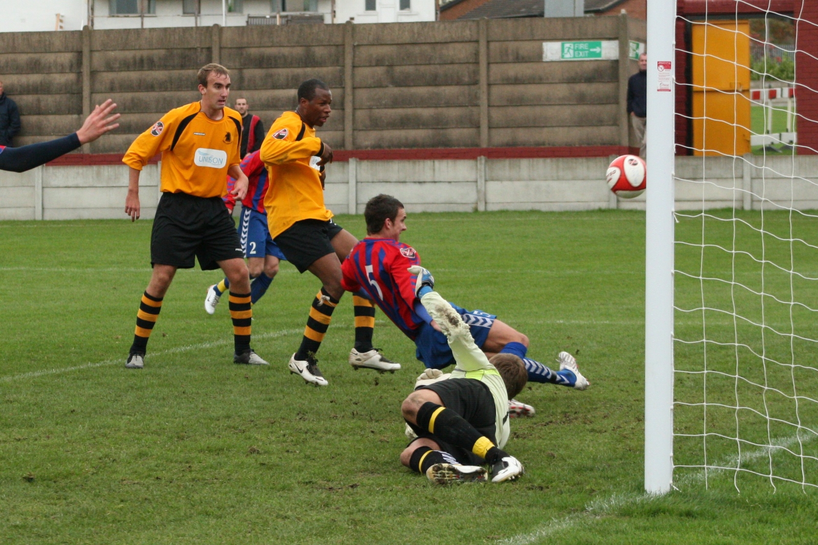 18 Oct - Ossett Albion FC v Woodley Sports FC (Unibond Div 1