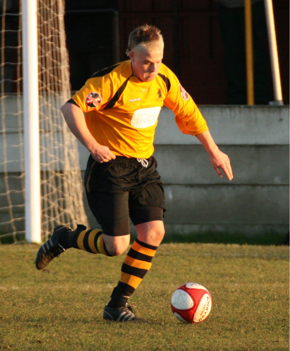 6th Dec - Ossett Albion v Radcliffe Borough FC - IMG_2067 .J
