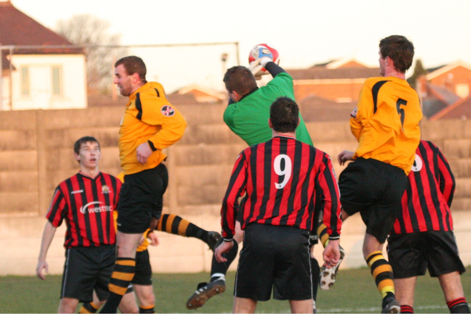 6th Dec - Ossett Albion v Radcliffe Borough FC - IMG_2153 .J