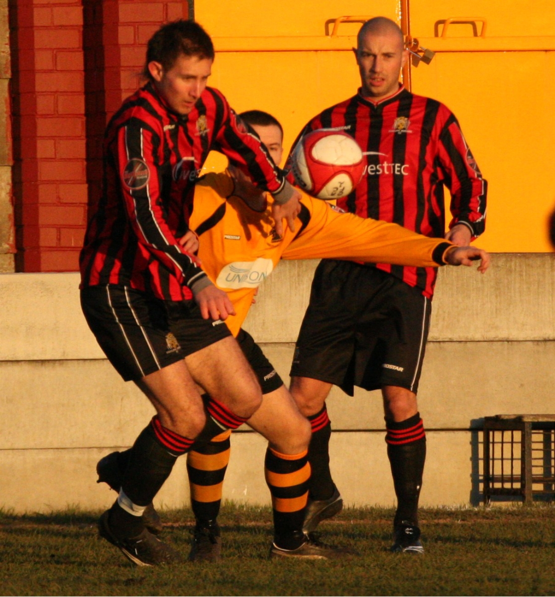 6th Dec - Ossett Albion v Radcliffe Borough FC - IMG_2065 .J