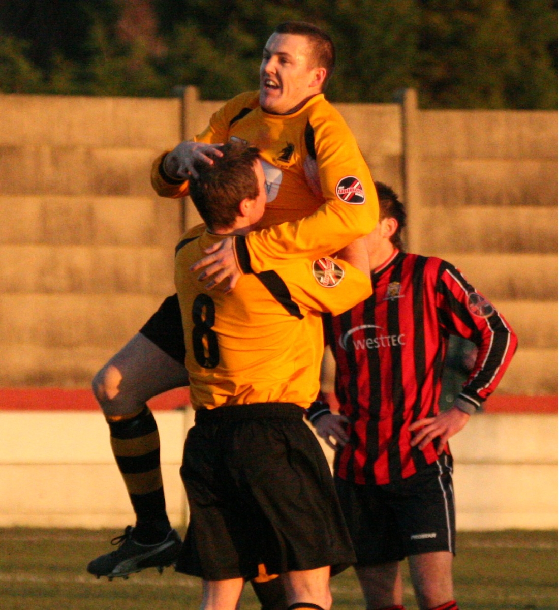 6th Dec - Ossett Albion v Radcliffe Borough FC - IMG_2111 .J